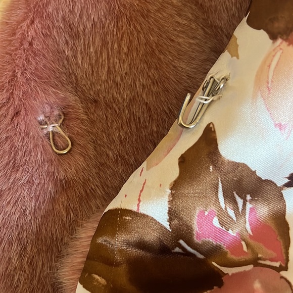 Pink-ish wrap. - Picture 3 of 5